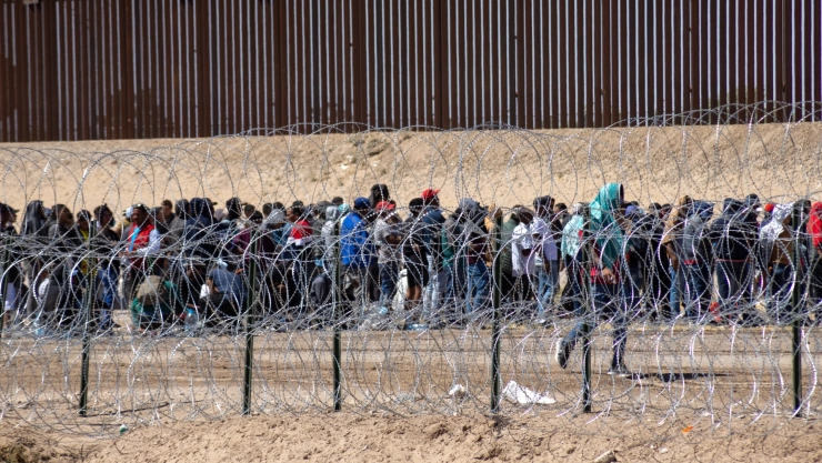 Los miles de d&oacute;lares que pagan los migrantes para entrar a EU