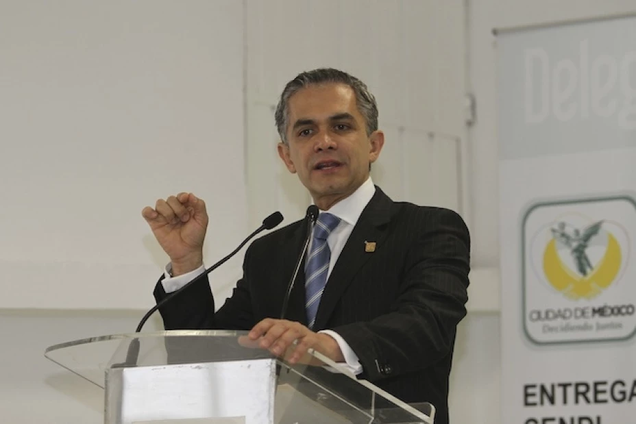 Miguel Ángel Mancera convocó al gremio de la abogacía y hombres de leyes apoyar la reforma política para la capital del país