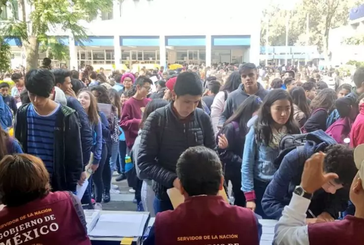 Estudiantes de bachillerato de la UNAM reciben Be Benito Juárez nivel media superior