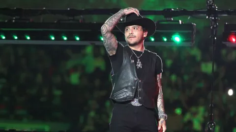 christian nodal-boda-Iglesia-ángela aguilar