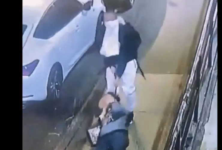 Imágenes FUERTES_ Mujer es estrangulada con un cinturón en las calles de Nueva York.jpg