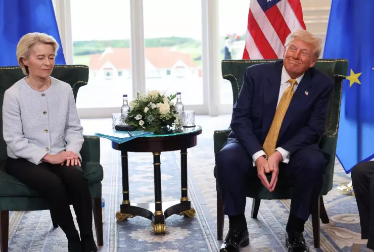 Donald Trump y Úrsula Von der Leyen en reunión en Escocia el 27 de julio de 2025.