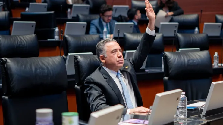 Senador Enrique Inzunza solicita licencia como senador.