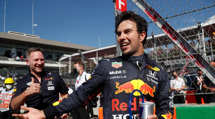 Checo Pérez con Red Bull