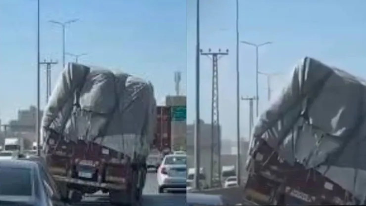VIDEO: Así camionero salvó a conductor tras evitar una volcadura en carretera de Egipto
