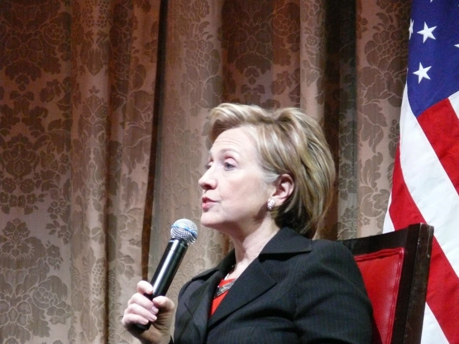 Hillary Clinton pide que alguien le ponga un alto a Donald Trump