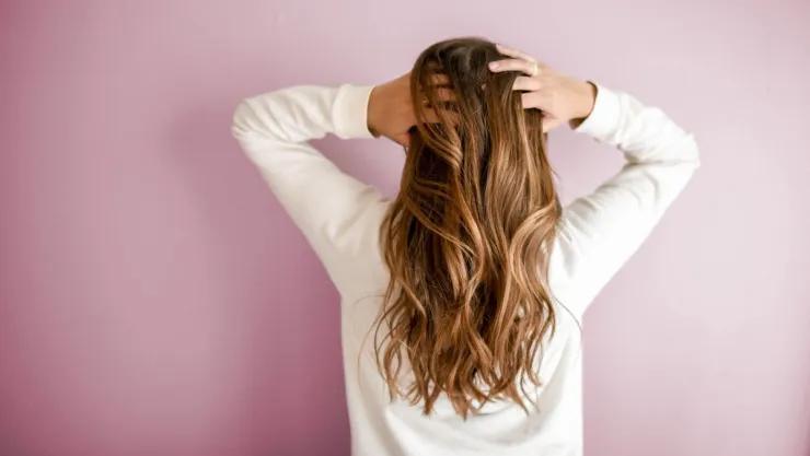 El truco casero para deshacerse de las canas sin utilizar tintes artificiales