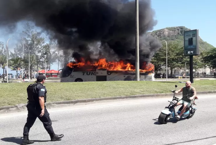Violencia en el fútbol, hinchas de Peñarol y Botafogo se enfrentan en Río de Janeiro