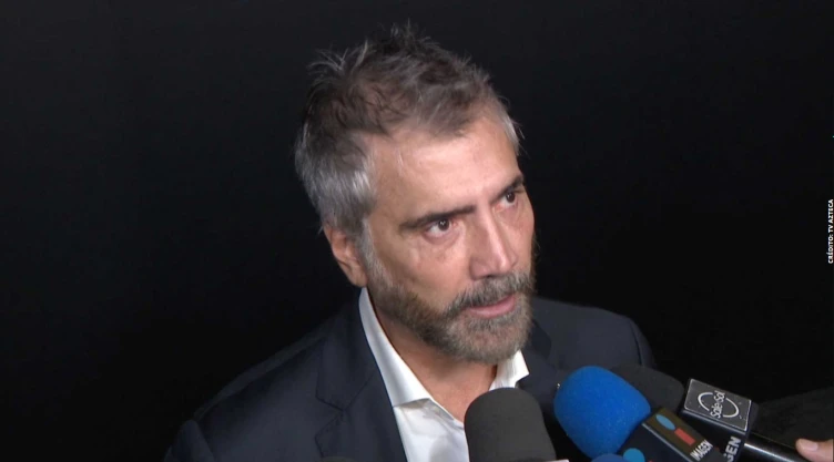 Alejandro Fernández reacciona al veto de la prensa.