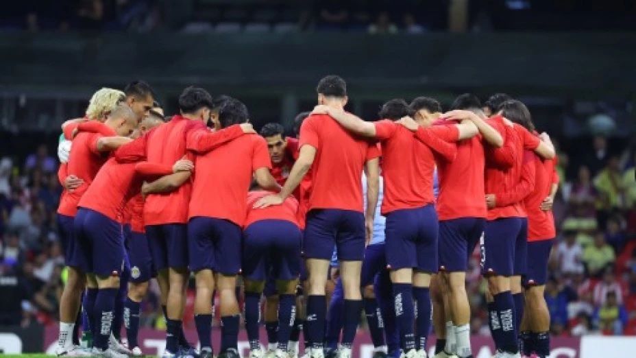 Excanterano de Chivas vende zapatos tras falta de oportunidad en la Liga BBVA MX