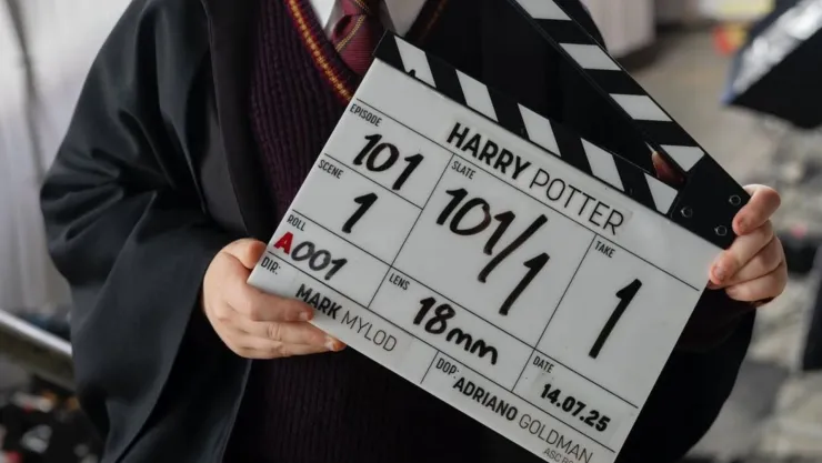 La serie de Harry Potter comienza su rodaje y revela la primera imagen del nuevo trío mágico