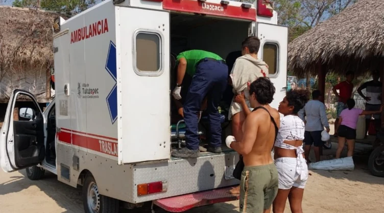 Maachetean a tres turistas argentinos en Chacahua, Oaxaca
