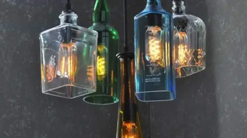 Así puedes hacer lámparas DIY con botellas de vidrio