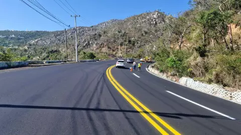 Rehabilitación en la Avenida Escénica de Acapulco