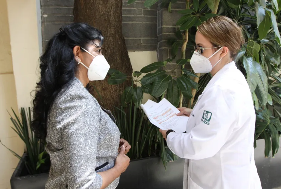 cáncer de mama médico paciente imss.jpg