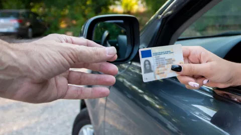 Cómo obtener un descuento en la licencia de conducir