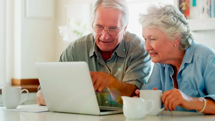 Abuelos en computadoras