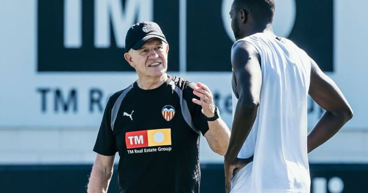 Javier Aguirre asume el mando del Valencia CF para luchar contra el descenso