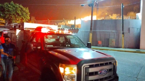 El incendio en la refinería Lázaro Cárdenas, Veracruz, dejó 3 heridos.