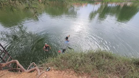 Buscan a adolescente que se aventó a la Laguna del Iguanero en Rosario