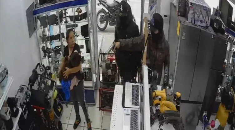asalto-a-casa-empeno-en-uruapan-michoacan-queda-grabado-en-video
