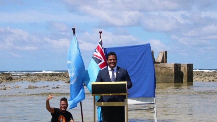Ministro_de_Tuvalu_COP26_mar.jpg