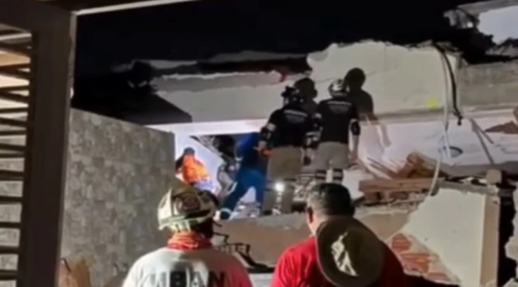 Héroes mexicanos en los terremotos de Venezuela_ Binomios caninos localizan con vida a un sobrevivie.jpg