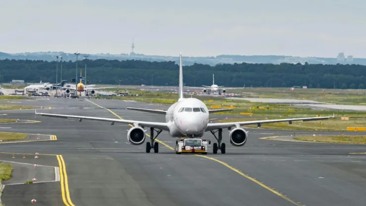 ¿Por qué los aviones restringen su peso cuando durante olas de calor en México?