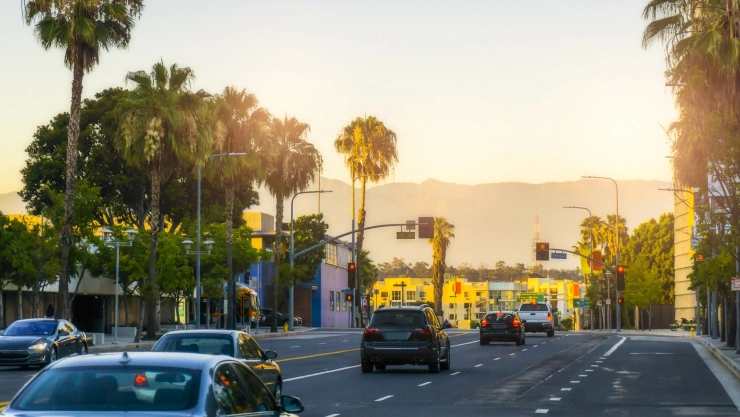 Autos en las calles de Los Ángeles, California