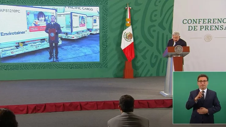 Llegaron un millón de vacunas de Sinovac al AICM