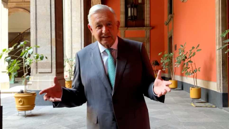 AMLO reaparece tras dar positivo a Covid-19, admite “desmayo transitorio”