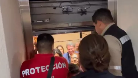 ruben-rocha-queda-atrapado-elevador-camara-diputados