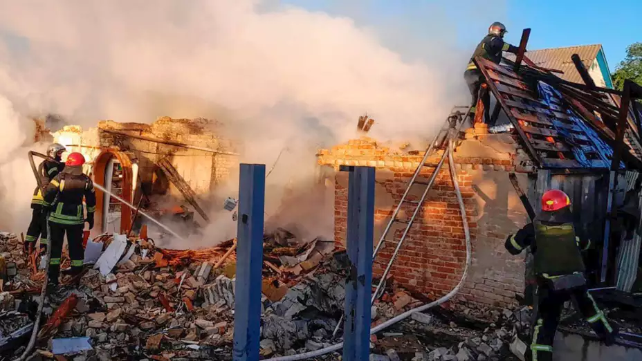 Edificio destruido tras un ataque de misiles rusos en Ucrania.