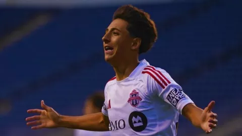 Antone Bossenberry, jugador de Toronto FC