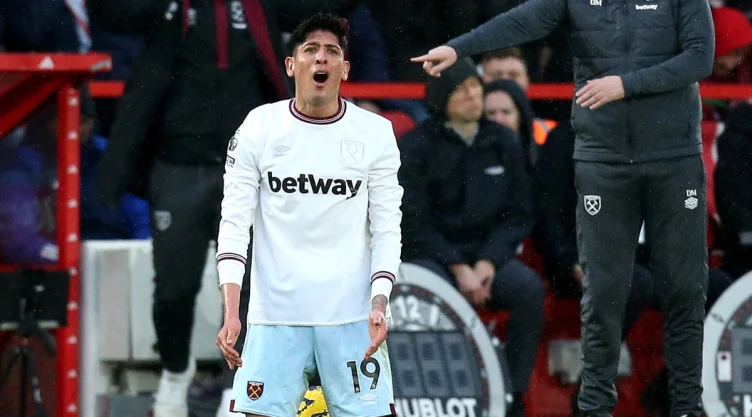 Edson Álvarez con el West Ham