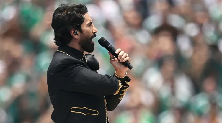 alejandro fernandez recuerda a su papa durante el mundial.jpg