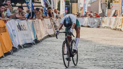 Esta fue la lesión que lo dejó sin caminar; la dura batalla de Isaac del Toro para volver al ciclismos