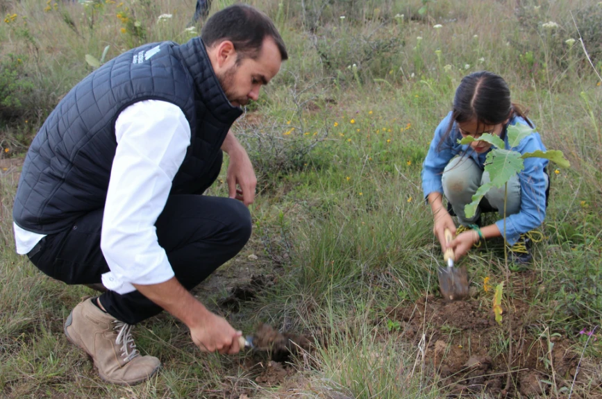 Roberto Ruiz de Azteca Noticias fue con su pequeña al evento