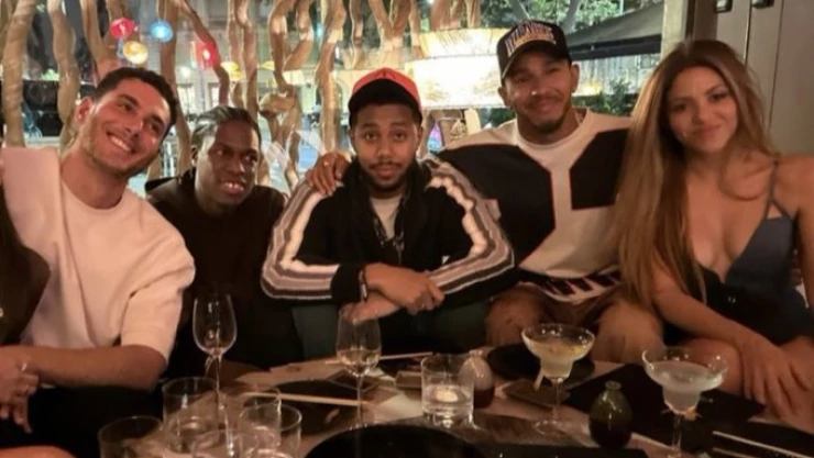 Shakiray-Lewis-Hamilton-reavivan-rumores-romance-cena-Barcelona
