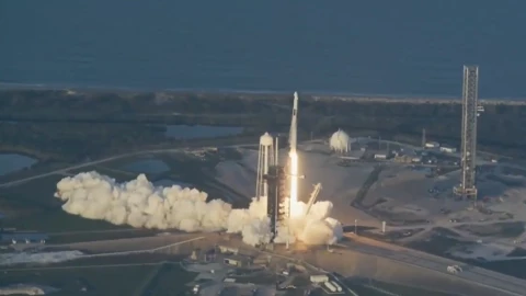 Despegue mision crew 10 rumbo a la EEI.jpg