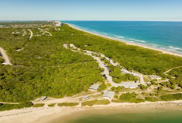 una vista de su panorama costero