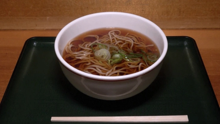 Aumentan los precios de los fideos soba debido al conflicto en Ucrania.