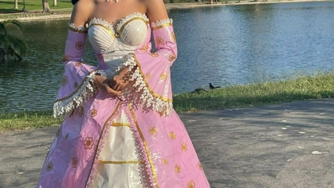 latina-beca-vestido-cinta-adhesiva (1).jpg