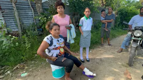 Se derrumba puente peatonal en Coatzacoalcos.