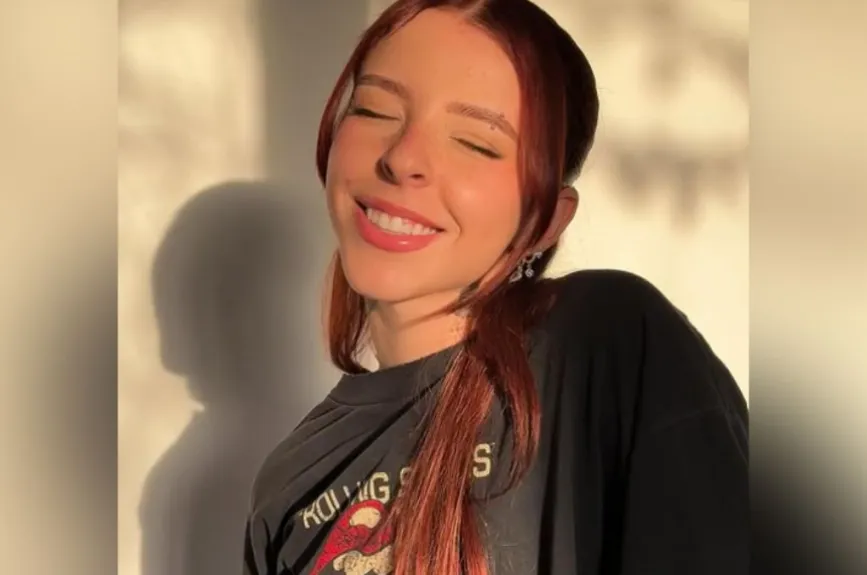 Con su nuevo sencillo “So, wassup”, Young Miko promete seguir sorprendiendo a sus seguidores con su talento y originalidad.