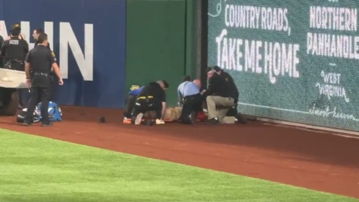 Aficionado cae desde seis metros durante partido en el PNC Park.