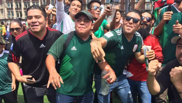 Aficionados del futbol llegaron a la plancha del Zócalo capitalino