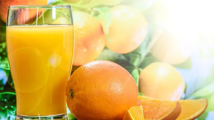 ¿Tomas un jugo de naranja todos los días? Las enfermedades que podrías desarrollar por este hábito