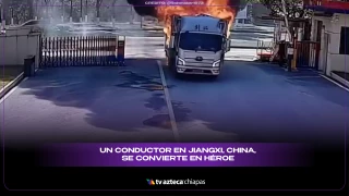Un conductor llevó un camión en llamas a los bomberos Jiangxi, China