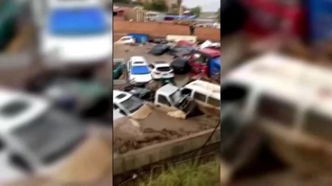 Inundaciones repentinas autos China